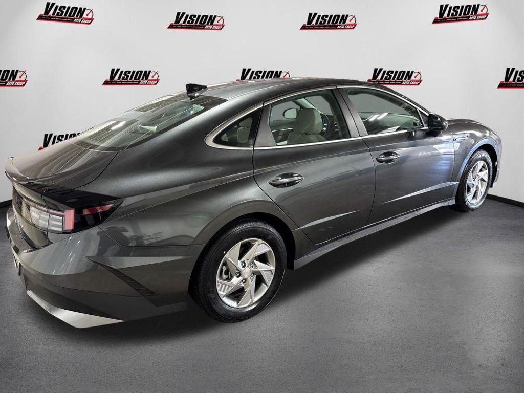 New 2026 Gray Hyundai SE image 5