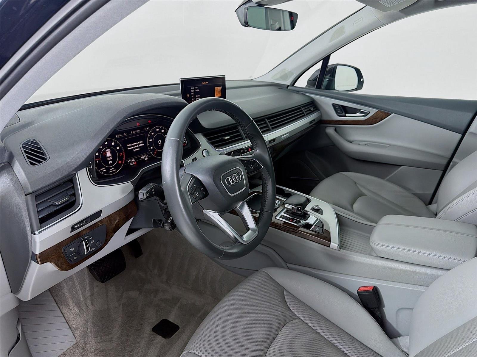 Used 2018  AUDI  image 4