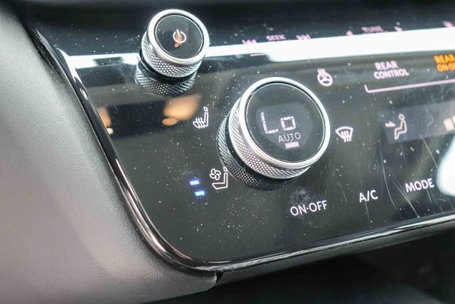 Used 2023 Silver INFINITI LUXE image 18