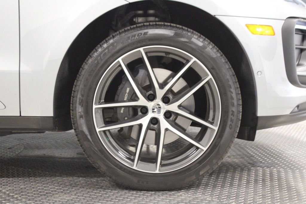 Used 2025  Porsche  image 14