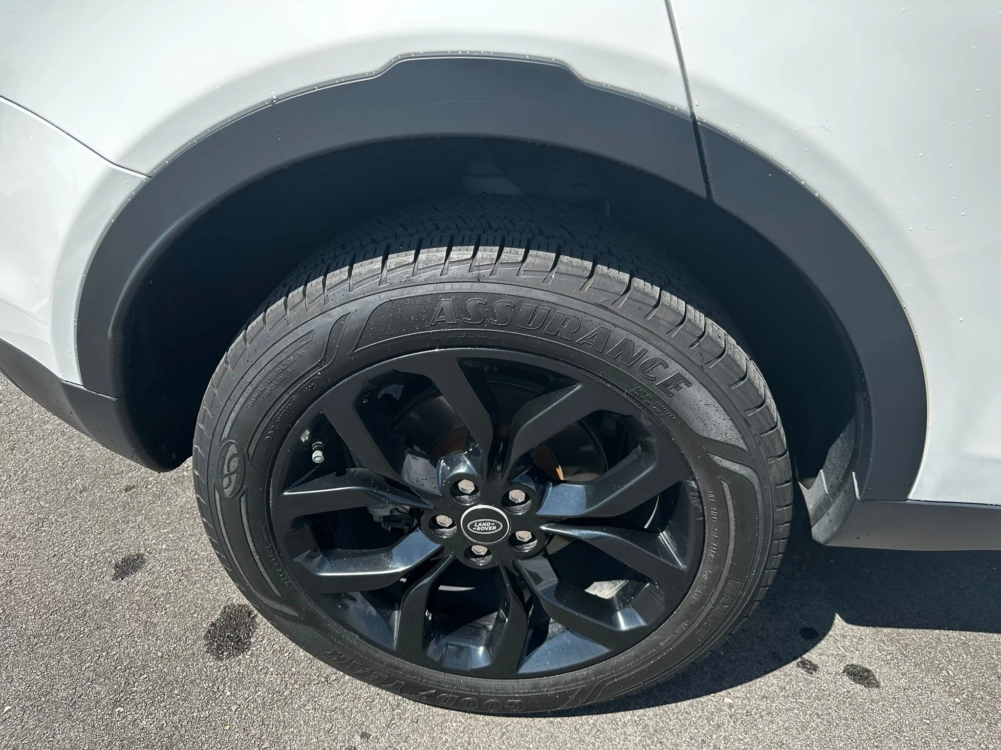 Used 2018 Fuji White Land Rover HSE image 9