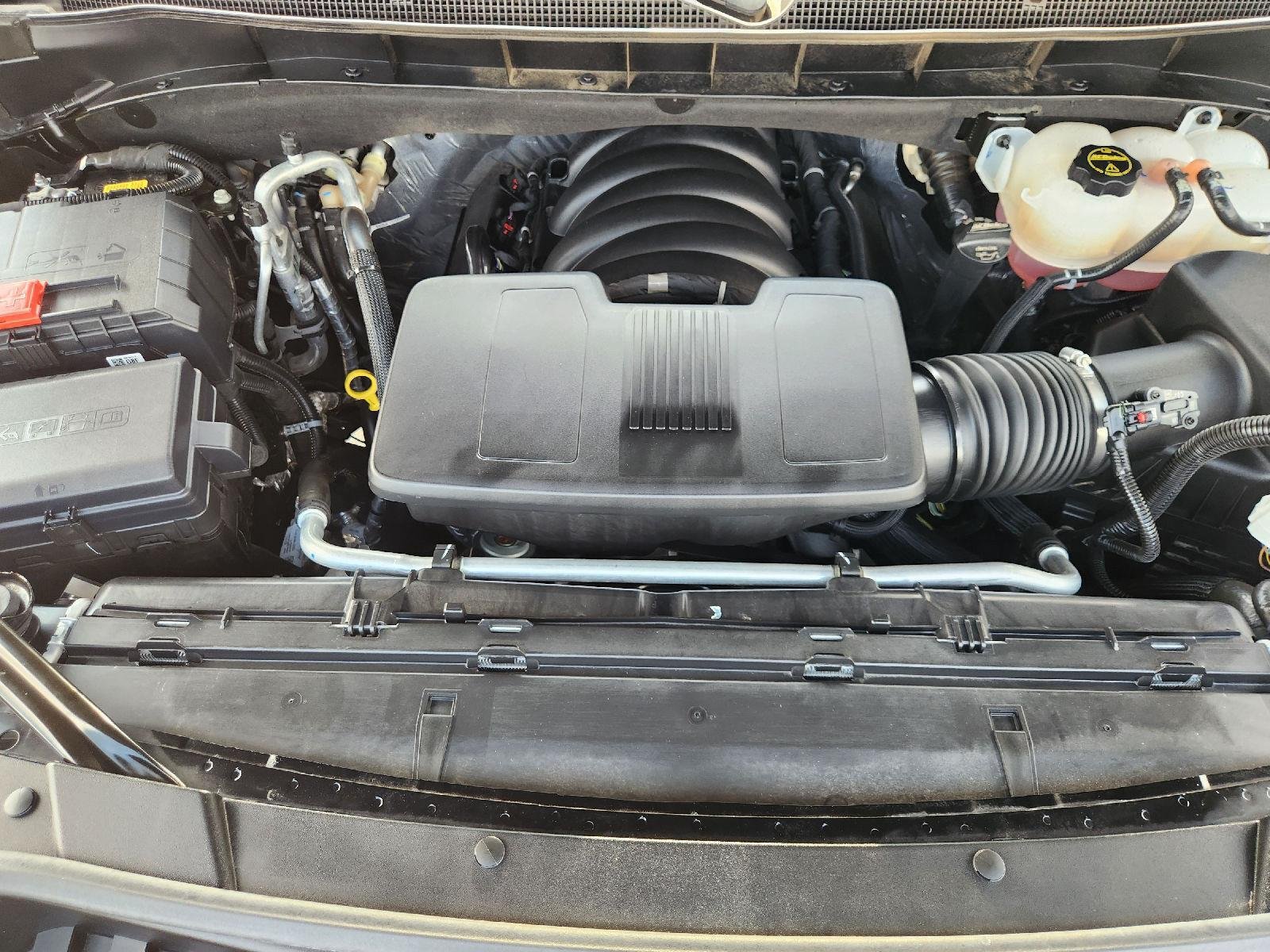 2025 Chevrolet Suburban photo 34 of 35