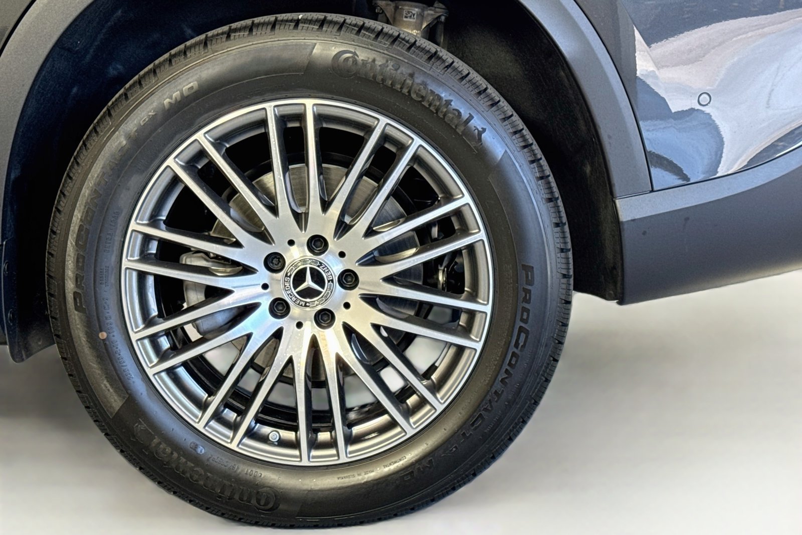 New 2027 Graphite Grey Metallic Mercedes-Benz GLC 300 image 29