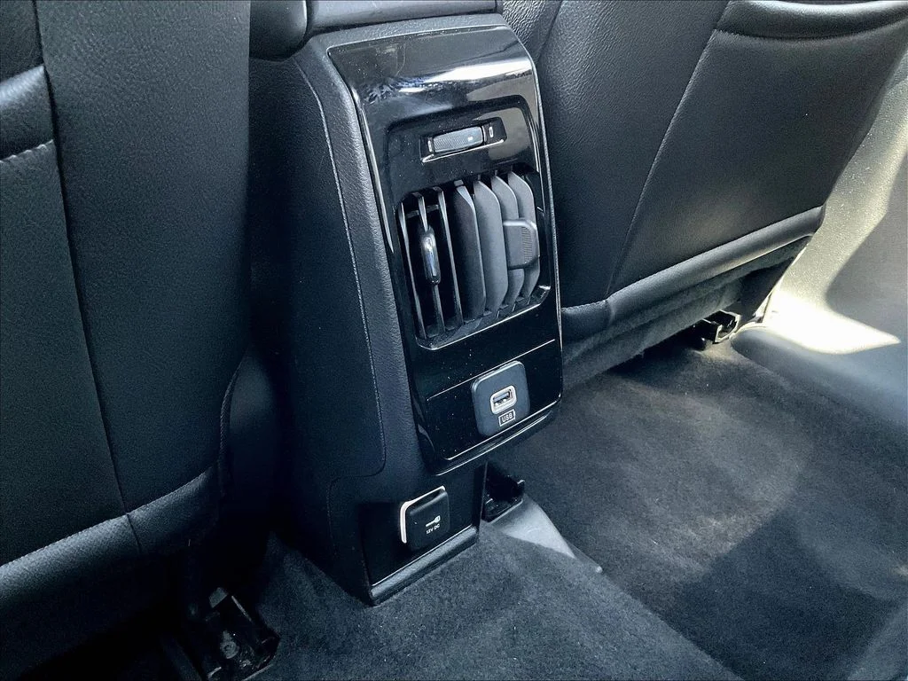 Used 2024 Gray Jeep Limited image 10