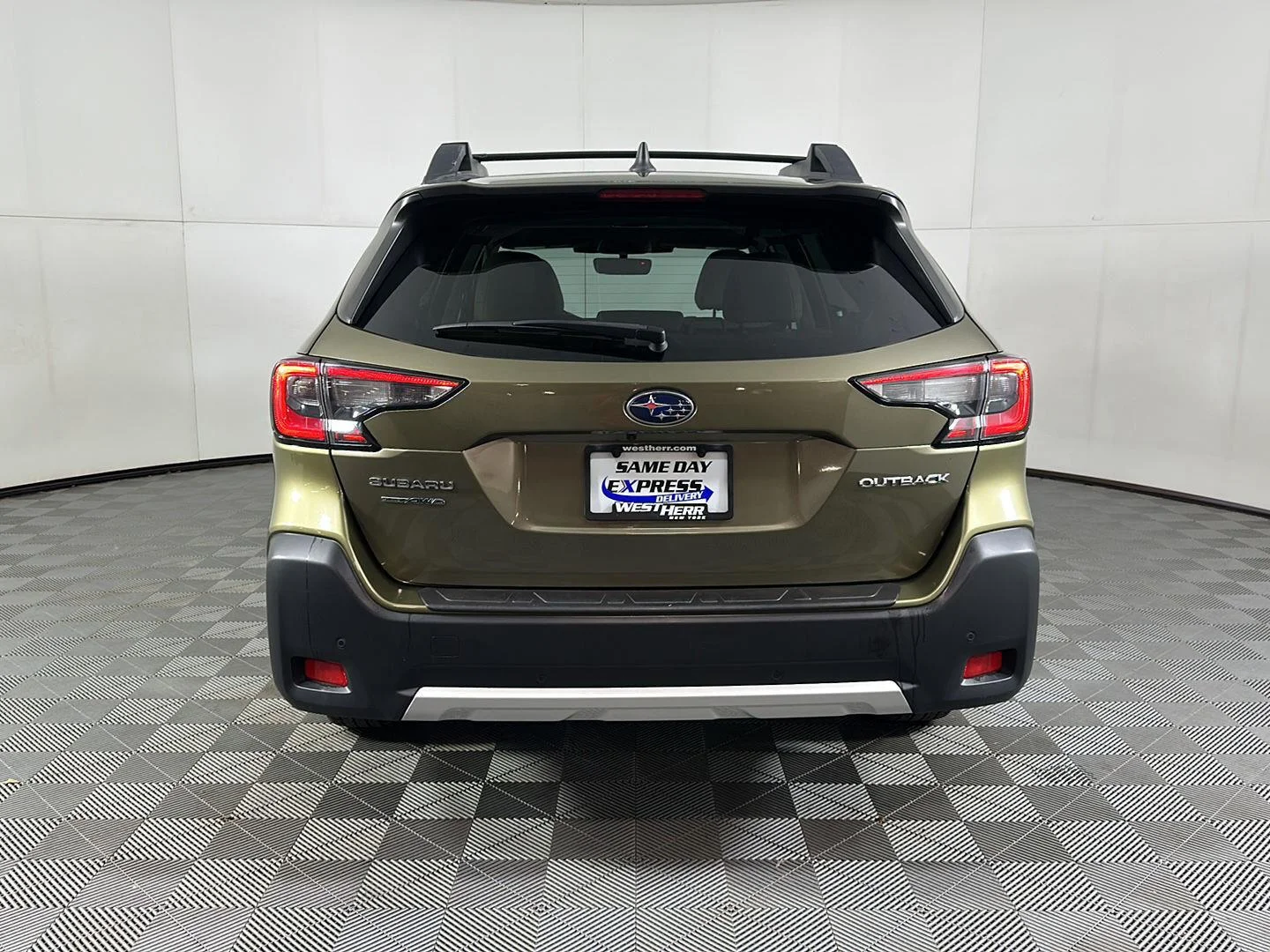 Used 2023 Autumn Green Metallic Subaru Limited image 7