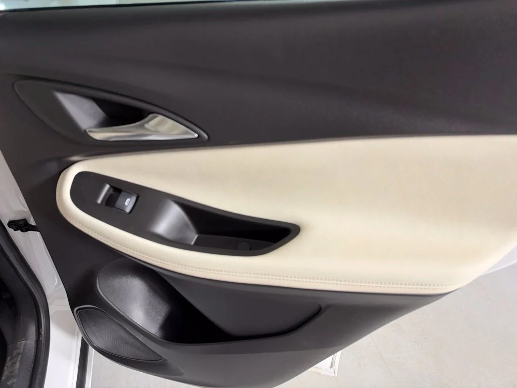 Used 2024 White Buick Avenir image 19