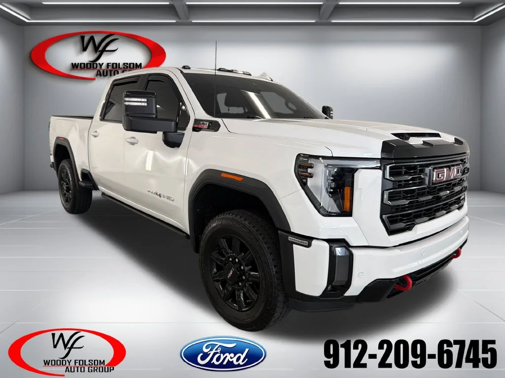 Used 2024 White GMC AT4 image 1