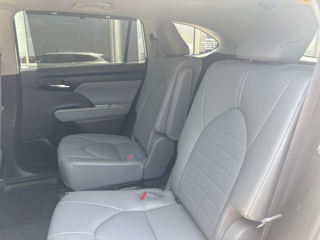 Used 2021 Blizzard Pearl Toyota XLE image 37