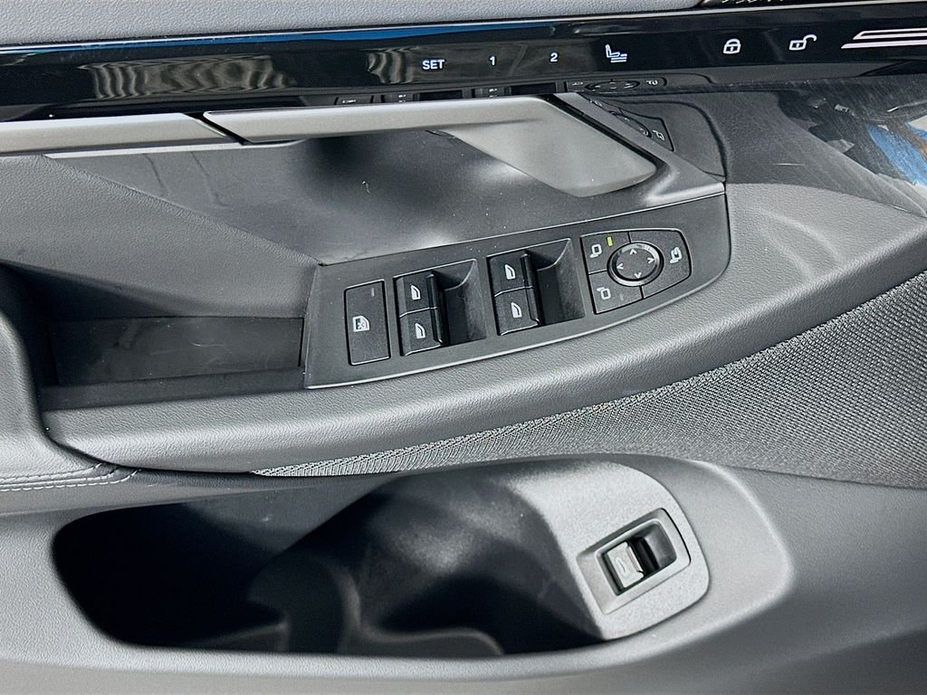 2025 BMW 5 Series 530i - Photo 18