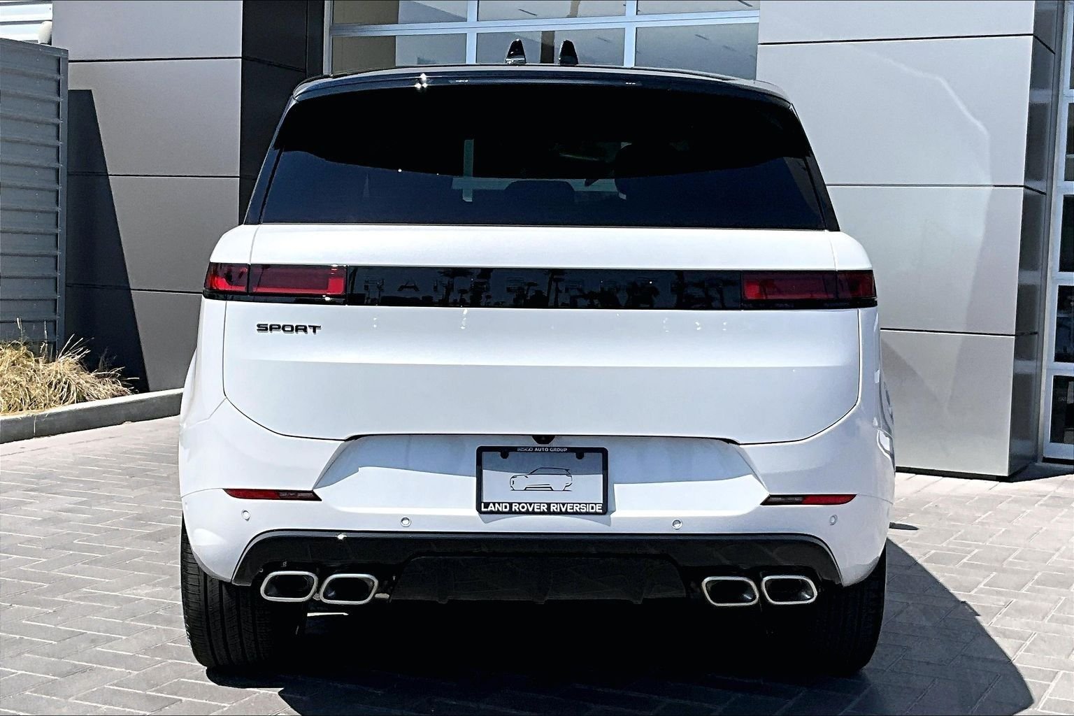 New 2026 Ostuni Pearl White Land Rover Autobiography image 4