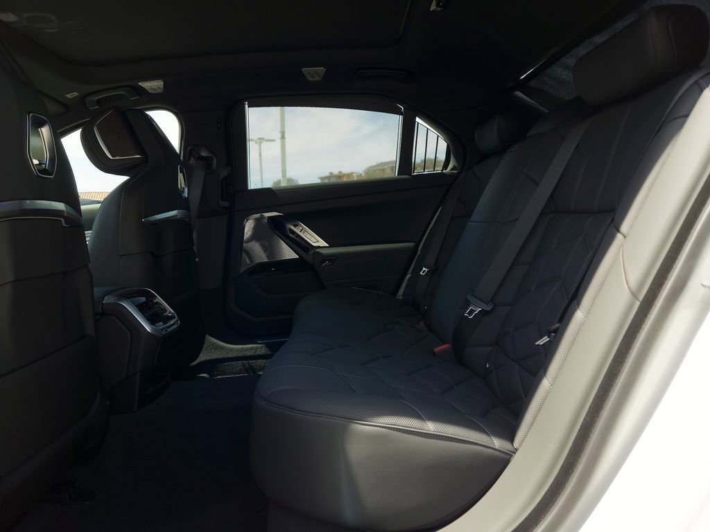 New 2026 Alpine White BMW 760i xDrive image 8