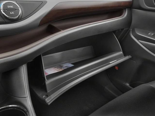 Used 2016 Creme Brulee Mica Toyota Limited Platinum image 19