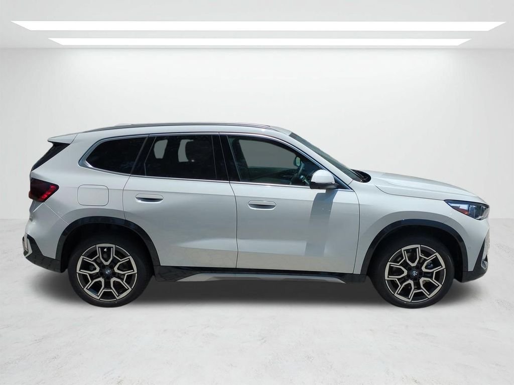 New 2026 Alpine White BMW xDrive28i image 3