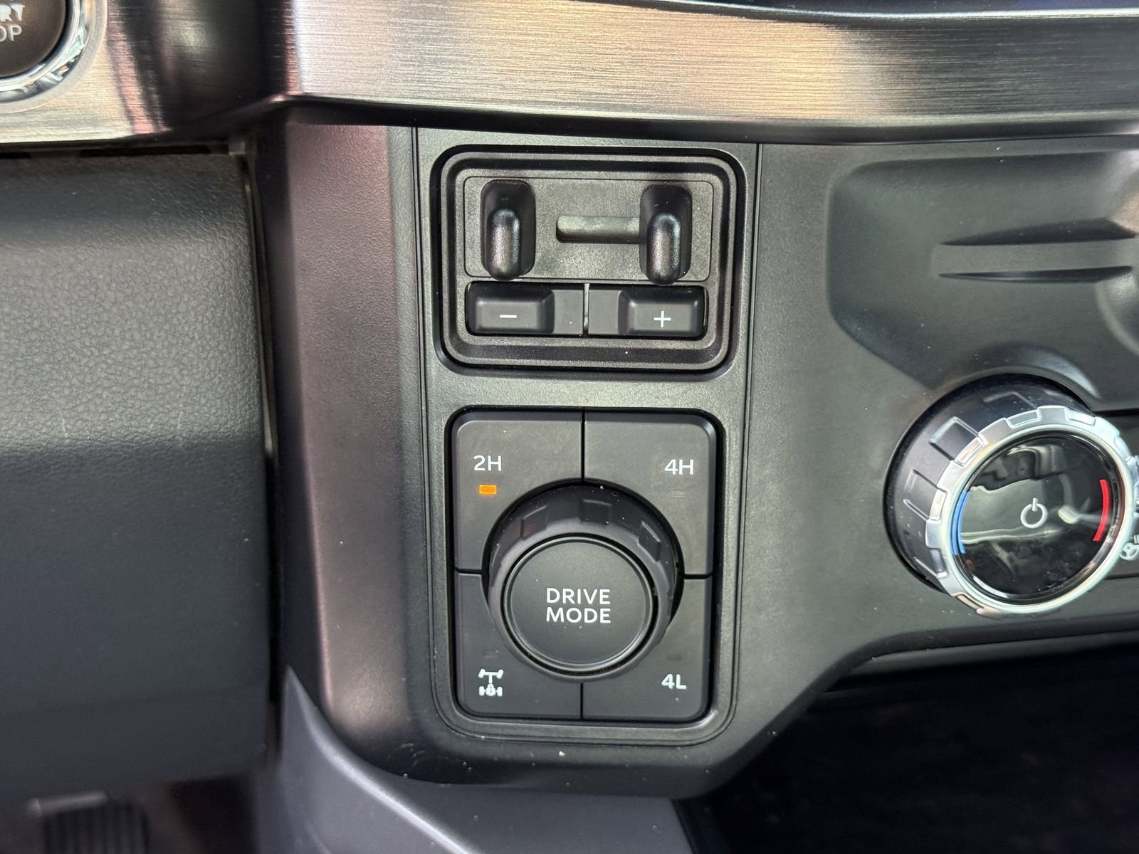 Used 2024 Red Metallic Ford Lariat image 27