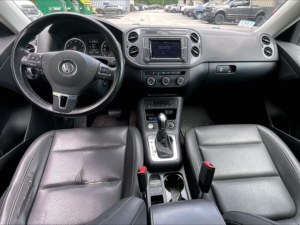 Used 2016 Deep Black Pearl Effect Volkswagen SE image 21