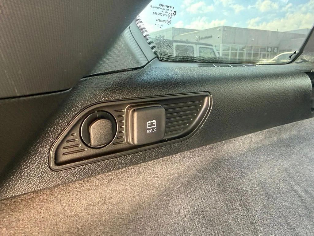Used 2022 White Jeep Summit image 48