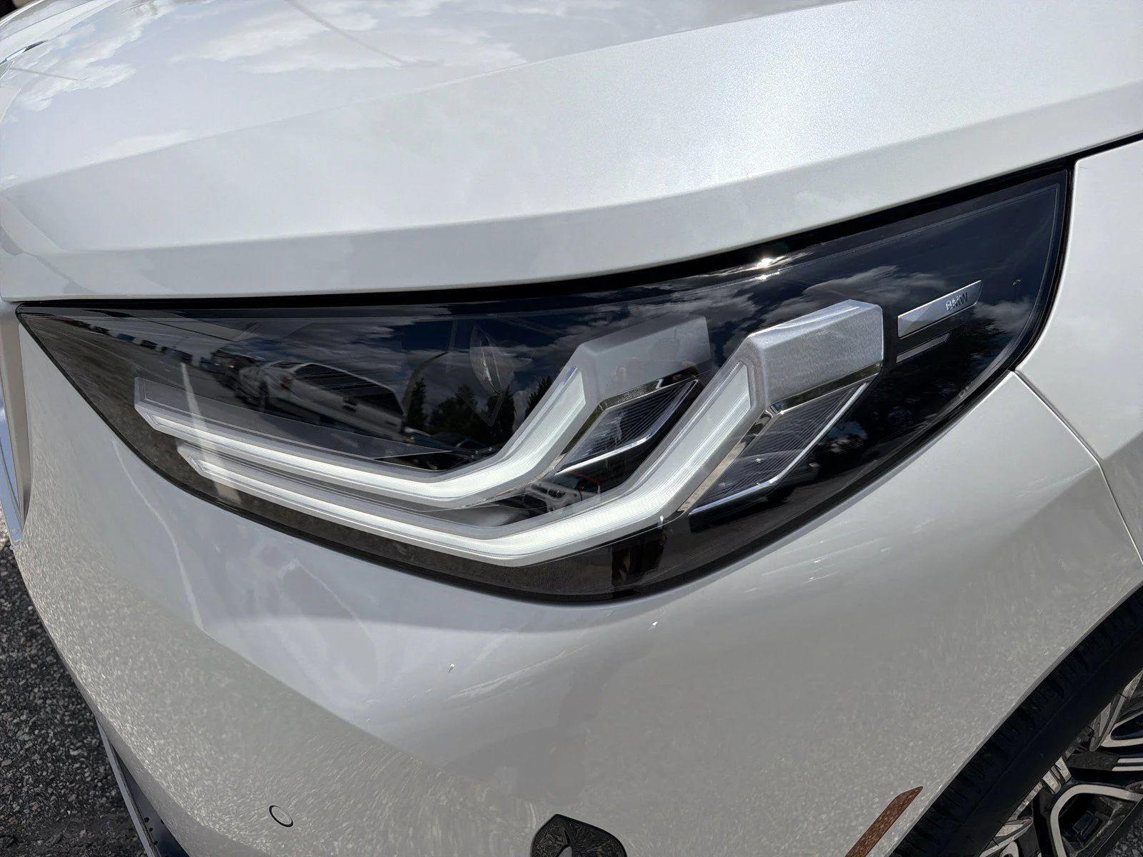 New 2026 Mineral White Metallic BMW 30 xDrive image 9