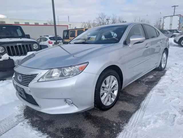 Used 2013 Silver Lexus 300h image 3
