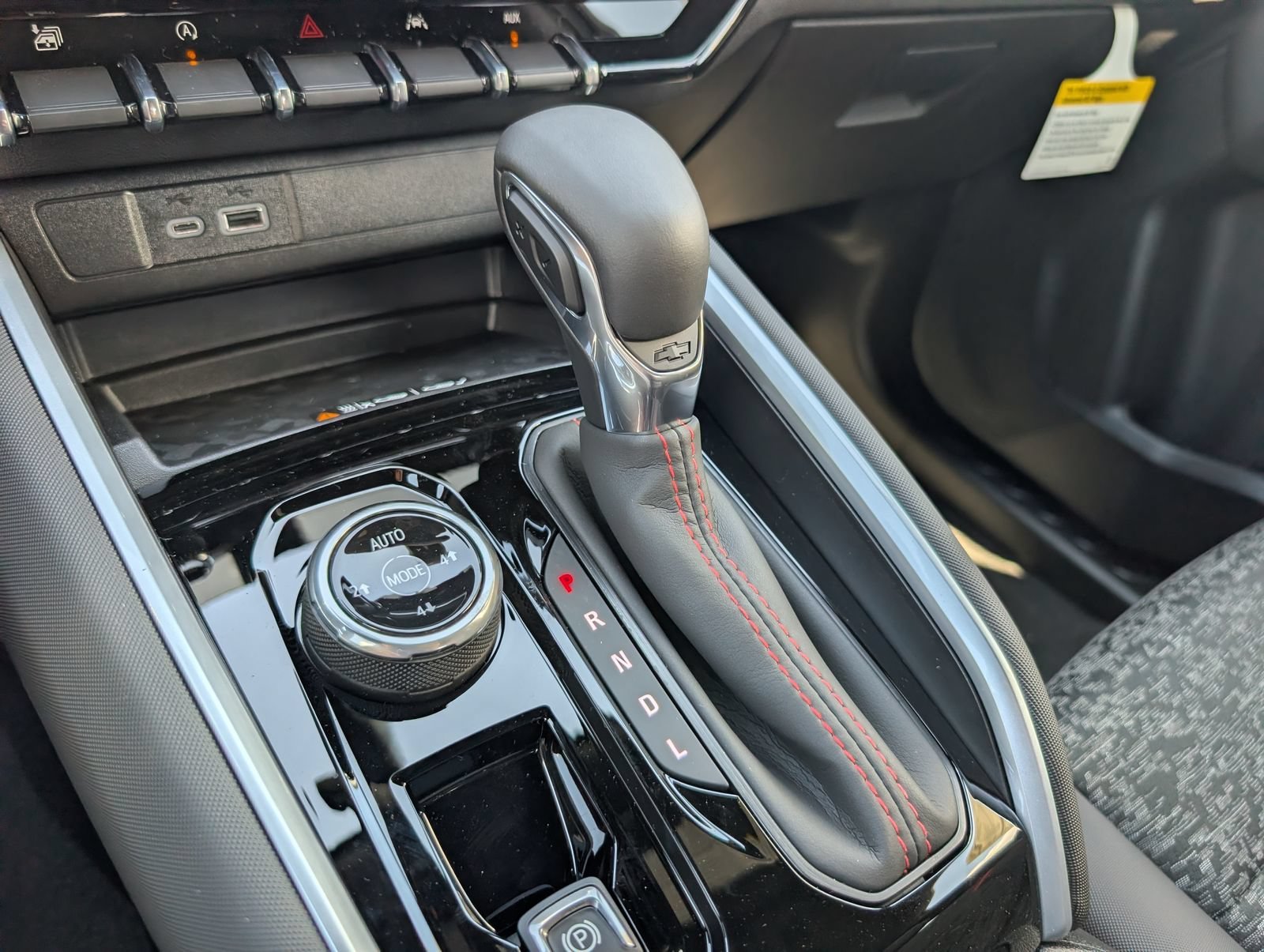 2026 Chevrolet Colorado Z71 - Photo 15