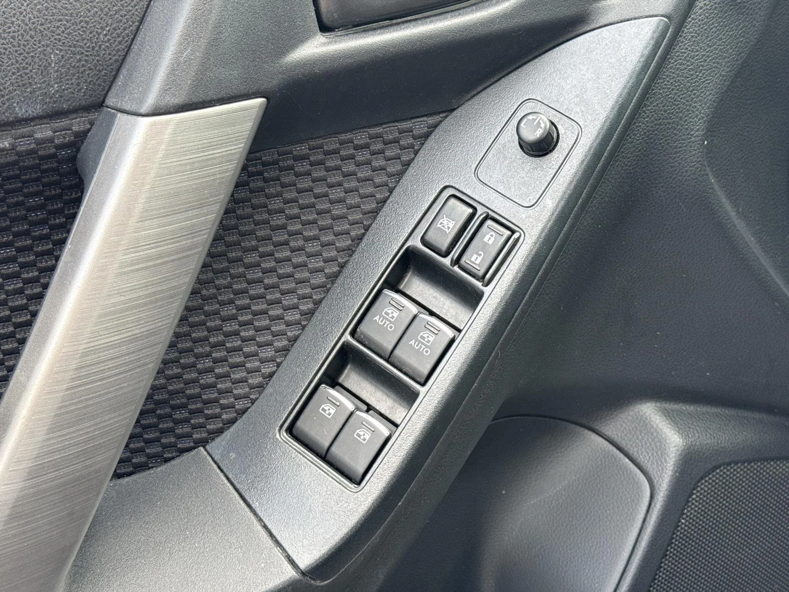 Used 2018 Ice Silver Metallic Subaru 2.5i image 16