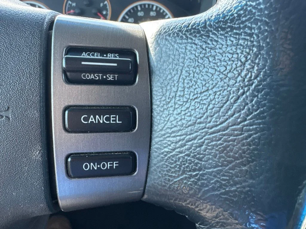 Used 2010 Silver Nissan SE image 24