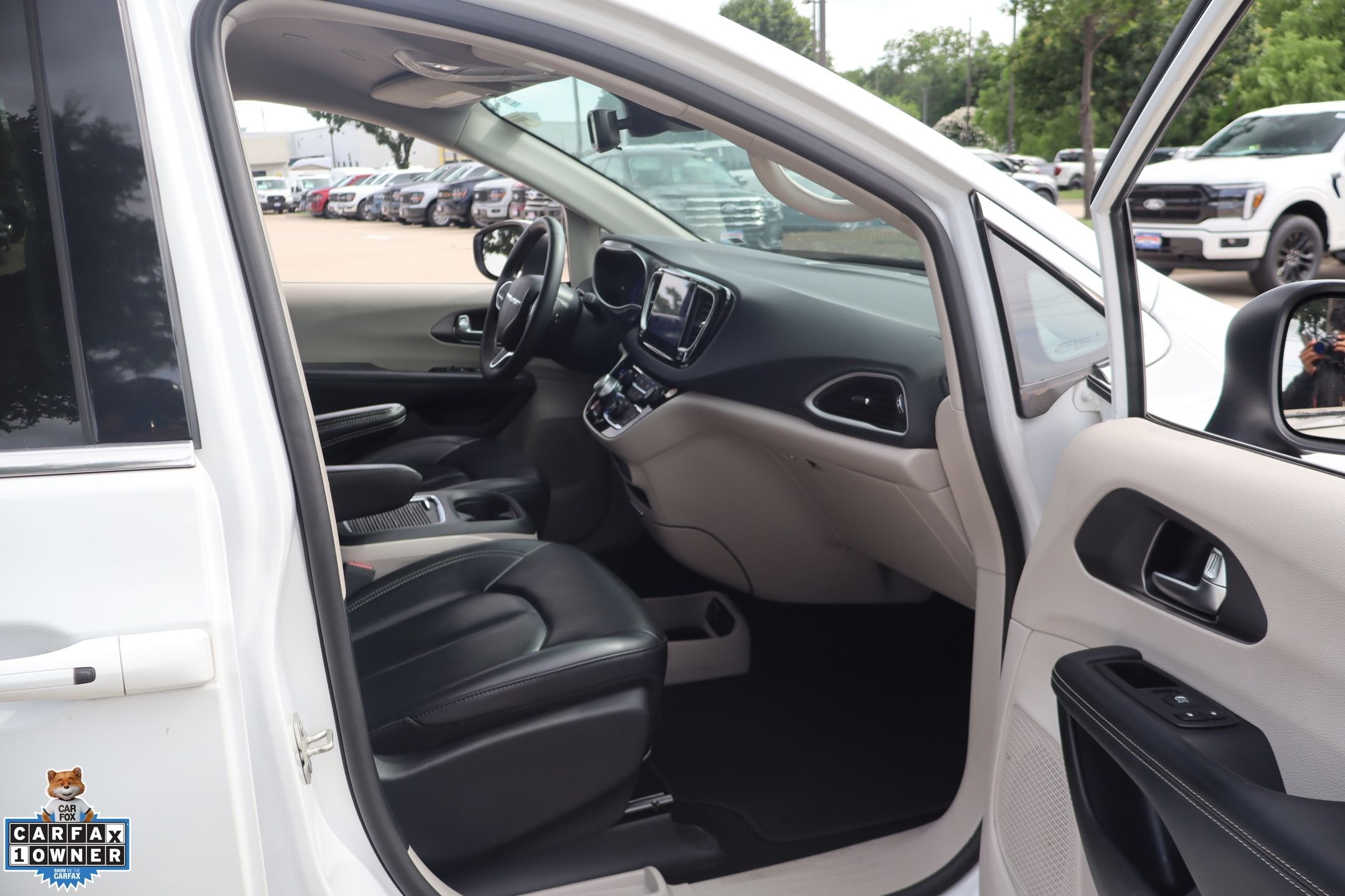Used 2023 White Chrysler Touring L image 30