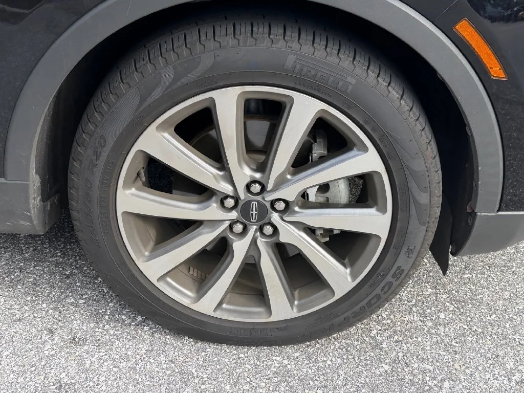 Used 2019 Black Lincoln Select image 9