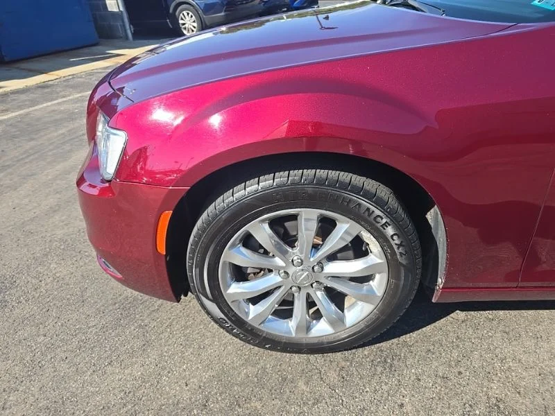 Used 2018 Red Chrysler Limited image 10