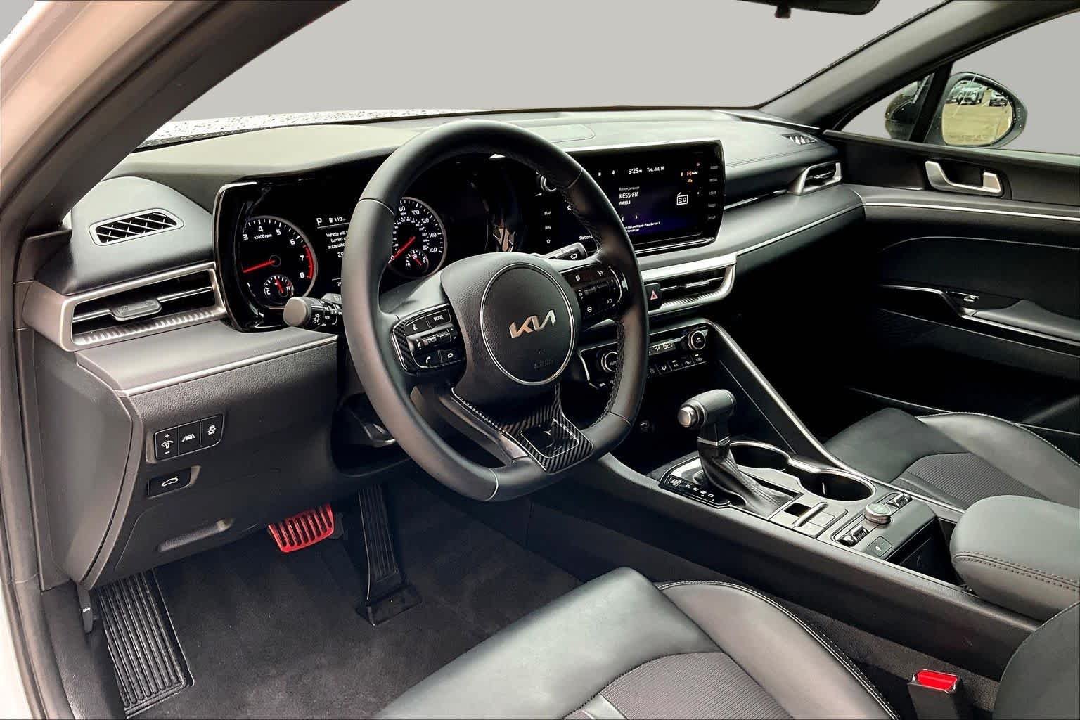 Used 2024 Glacial White Pearl Kia GT-Line image 17