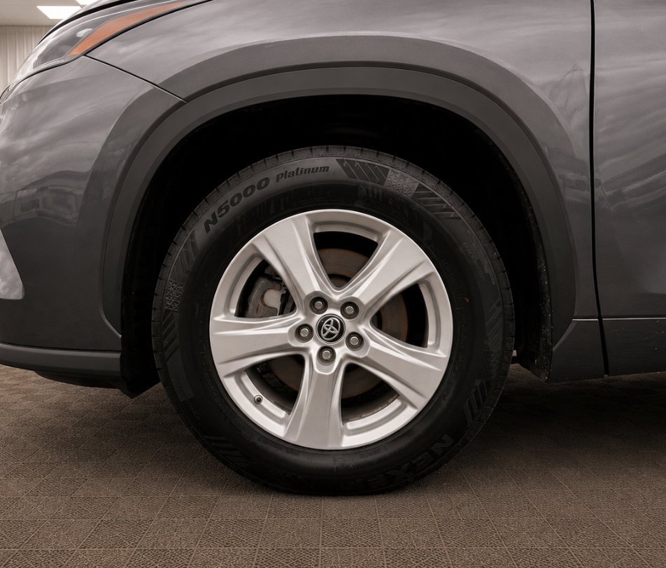 Used 2020 Magnetic Gray Metallic Toyota L image 27