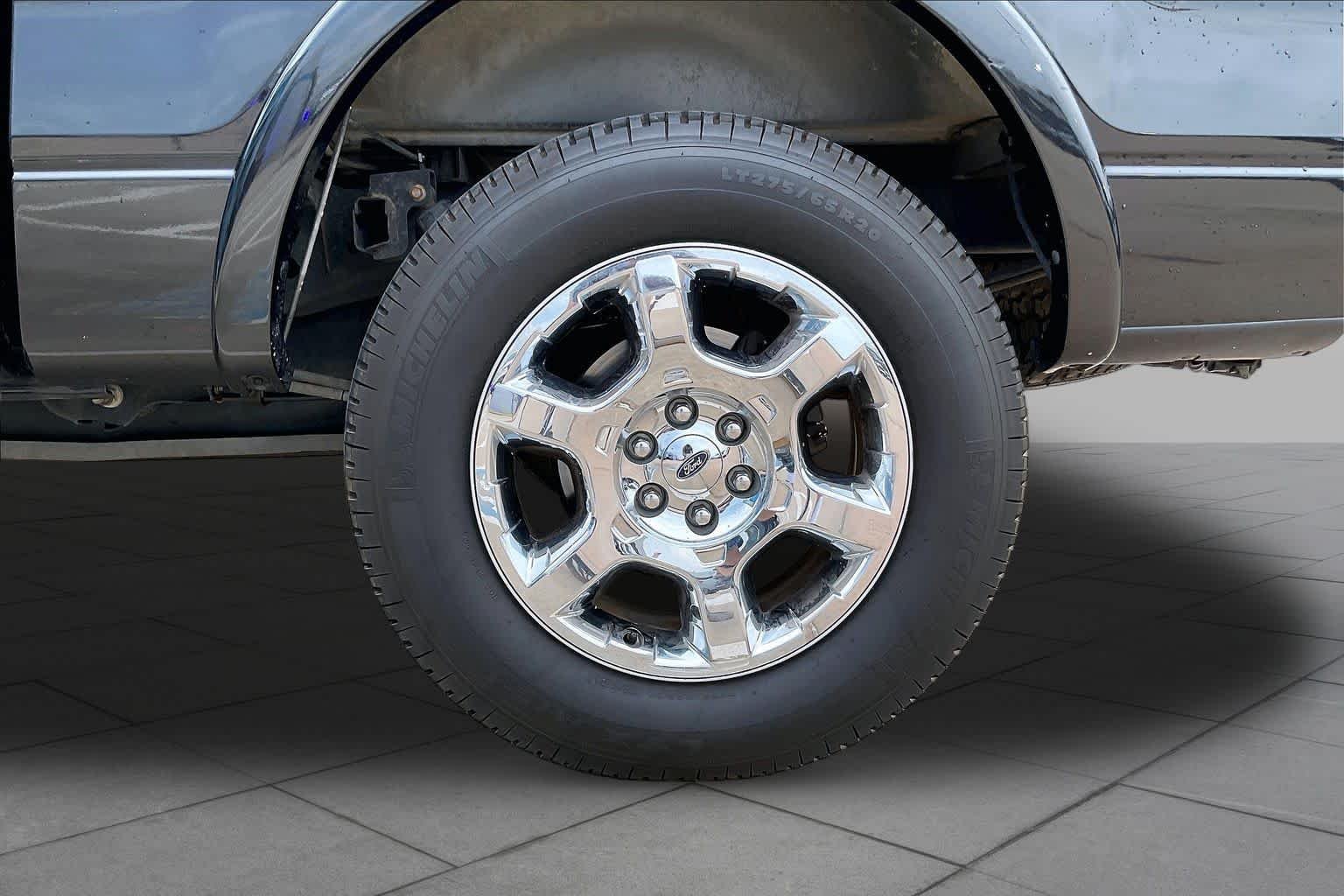 Used 2014 Tuxedo Black Metallic Ford Lariat image 12