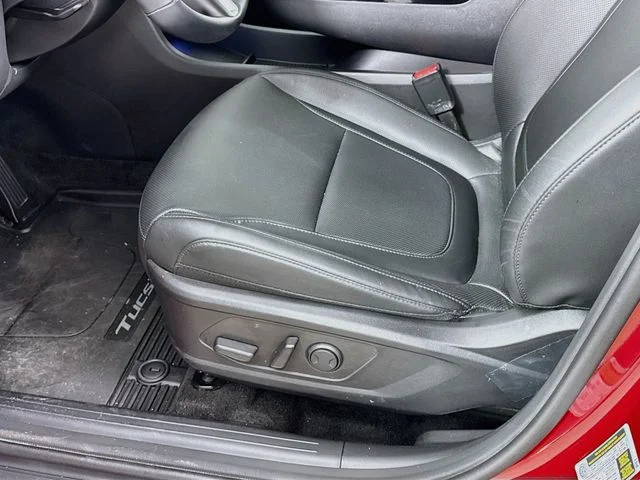 Used 2025 Red Hyundai SEL Convenience image 19