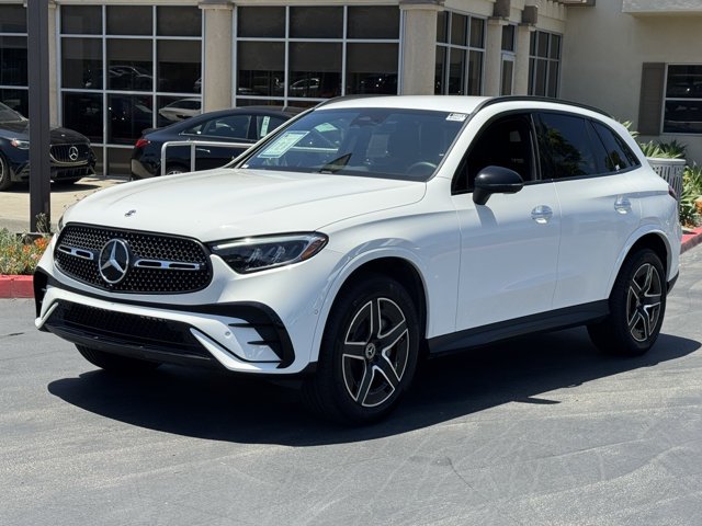 Certified Used 2025 Polar White Mercedes-Benz GLC 300 image 4