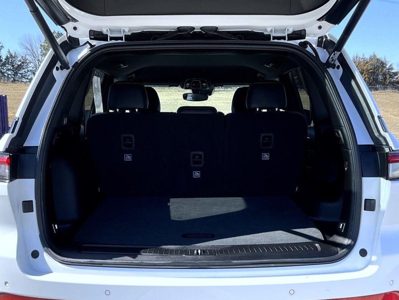 Used 2023 White Jeep Altitude X image 22