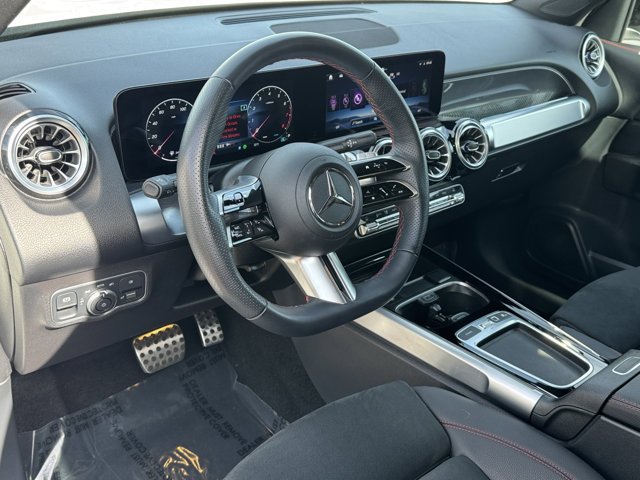 Used 2025 Polar White Mercedes-Benz GLB 250 image 17