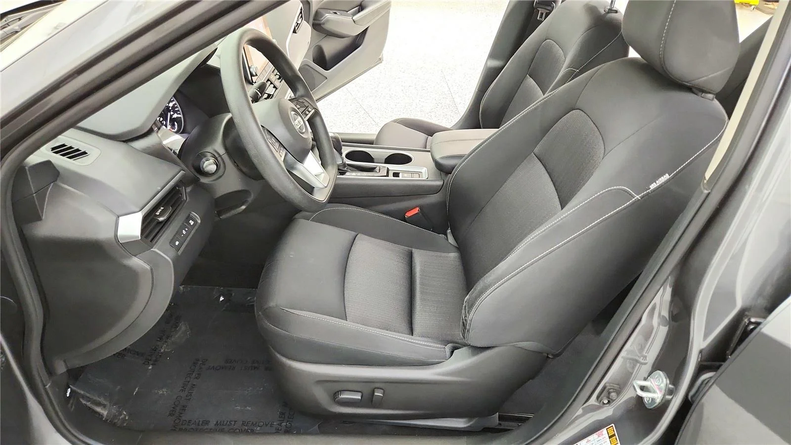 Used 2022 Gun Metallic Nissan 2.5 SV image 23