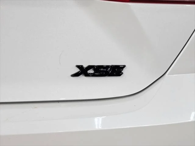 Certified Used 2025 WIND CHILL PEARL Toyota  image 37