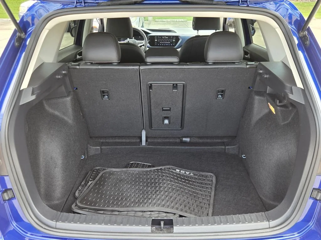 Certified Used 2023 Blue Volkswagen 1.5T SE image 16