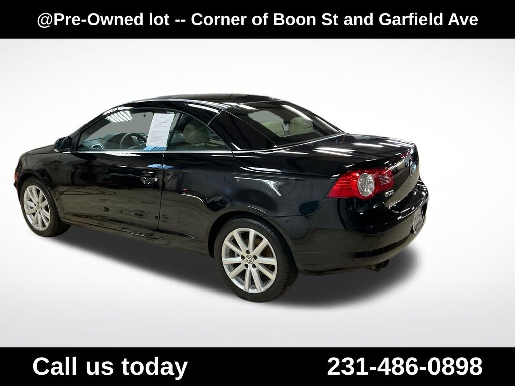 Used 2007  Volkswagen 2.0T image 3