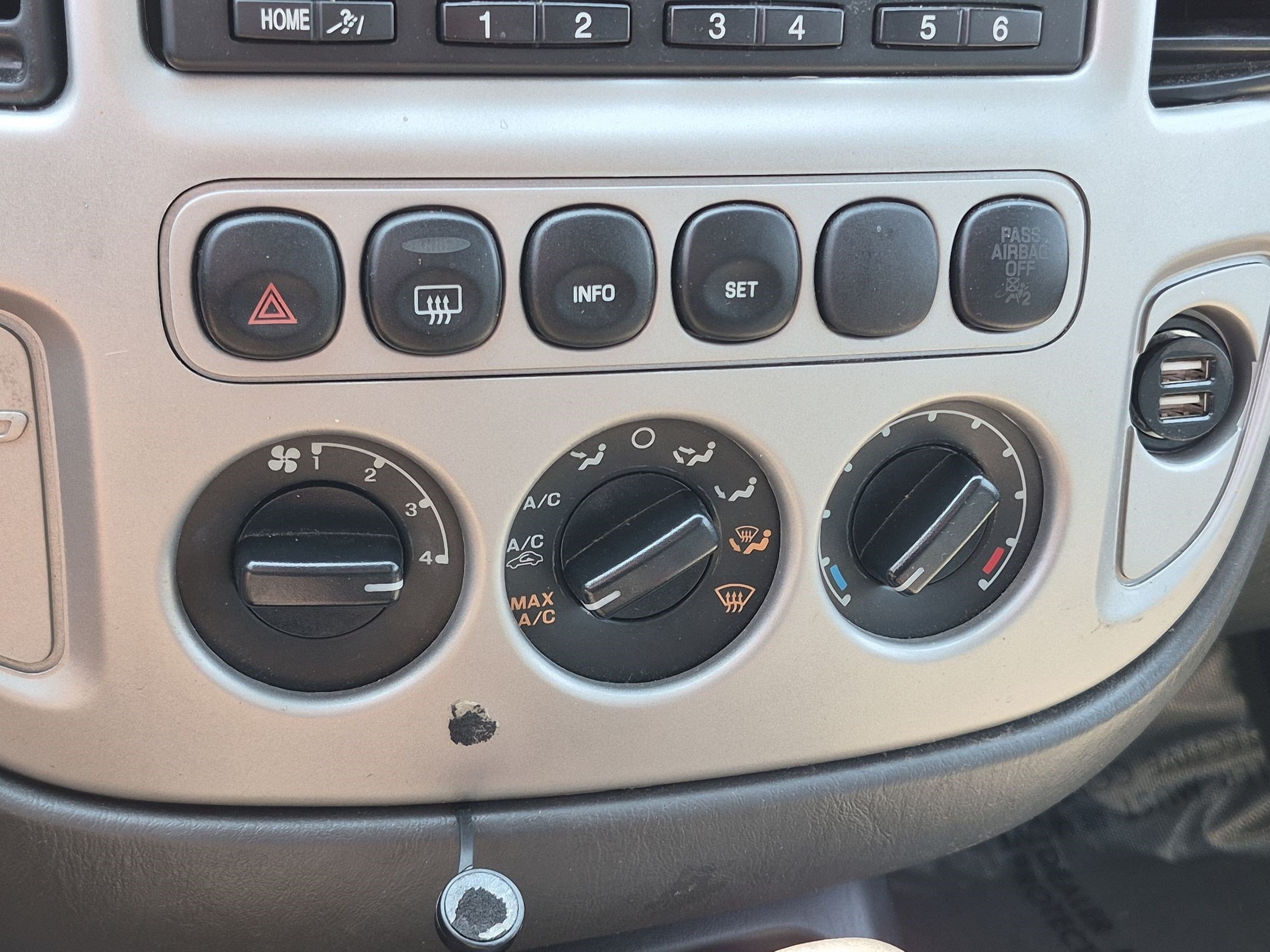 Used 2005 Silver Metallic Clearcoat Ford Hybrid image 23