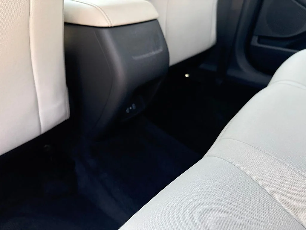 Used 2025 Silver Hyundai SEL image 28