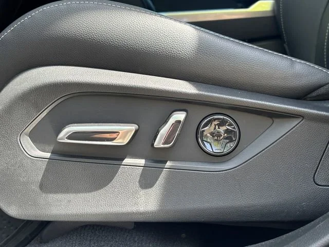 Certified Used 2025 Liquid Carbon Metallic Acura Base image 9