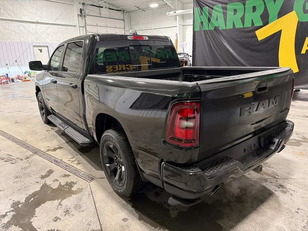 New 2026 Diamond Black Crystal Pearl-Coat Exterior Paint RAM Tradesman image 9