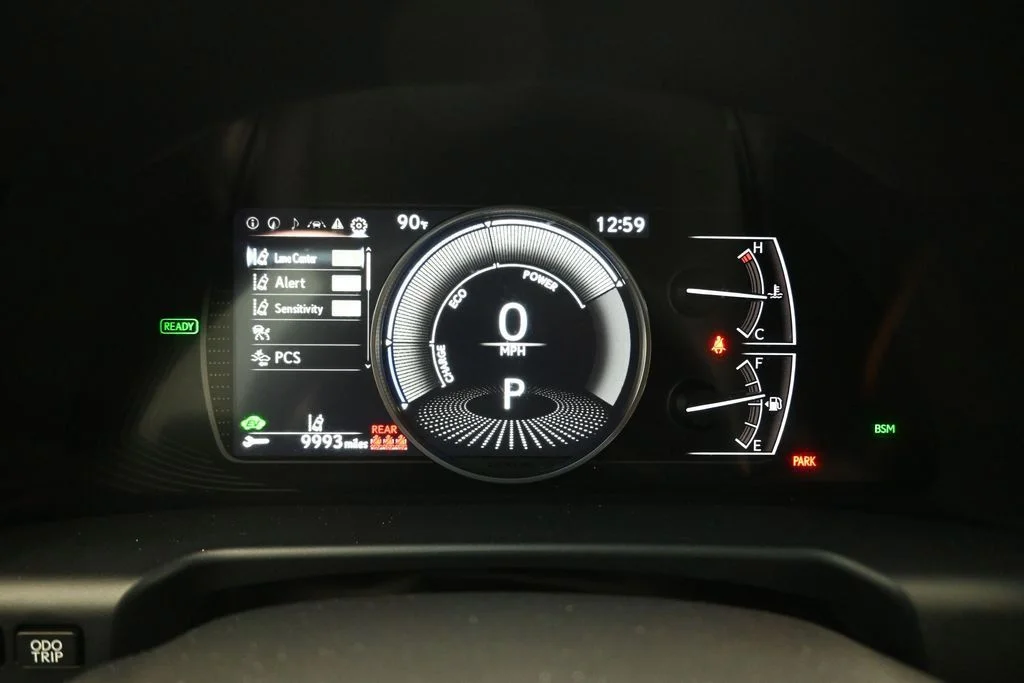 Used 2022 White Lexus 300h image 17