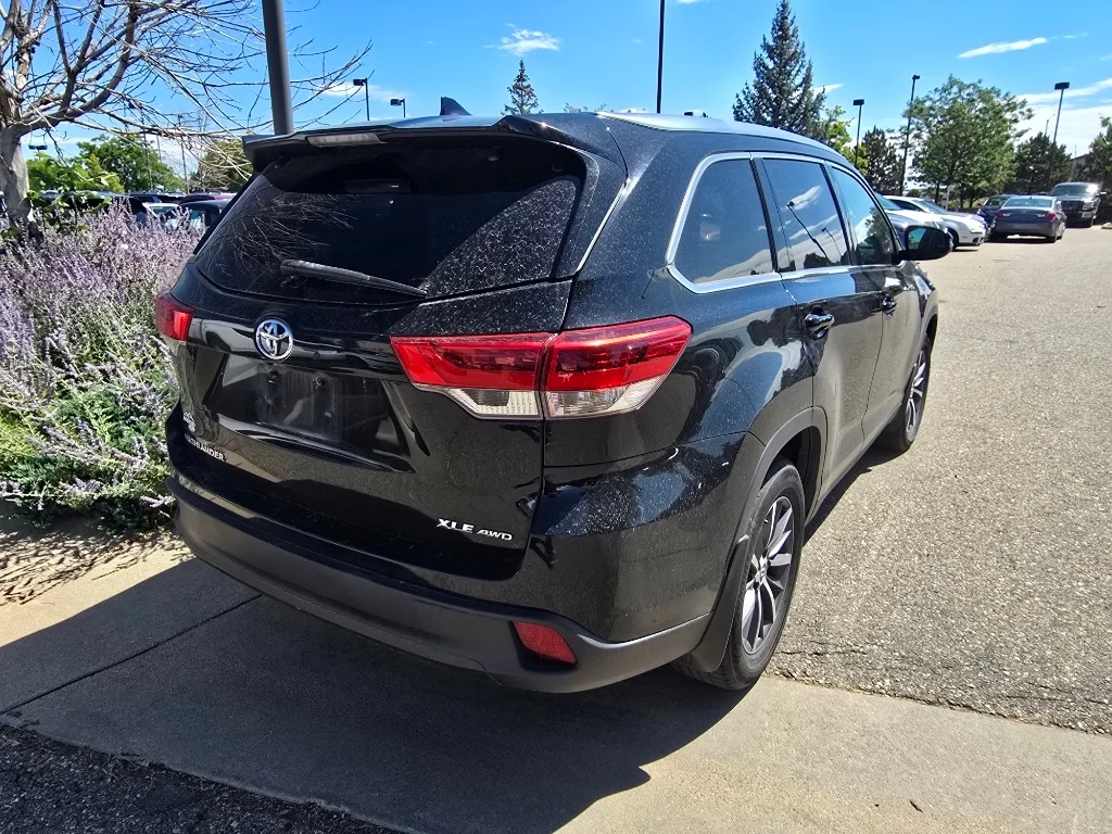 Used 2019 Midnight Black Metallic Toyota XLE image 14