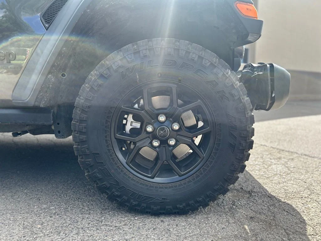 Used 2018 Crystal Metallic Jeep Unlimited Rubicon image 2
