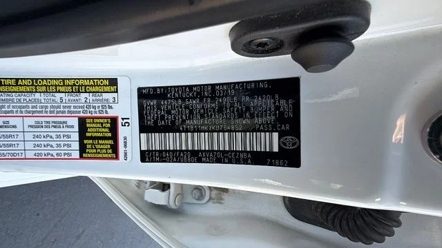 Used 2019 White Toyota LE image 33