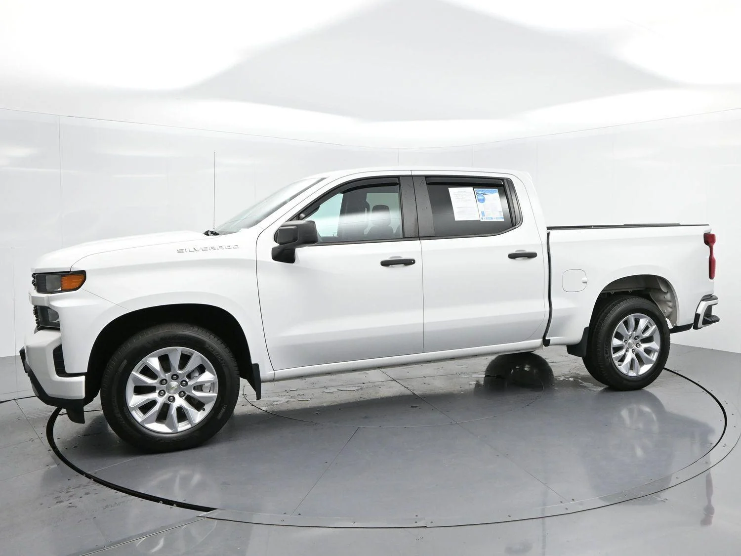 Used 2019 SUMMIT WHITE Chevrolet Custom image 4