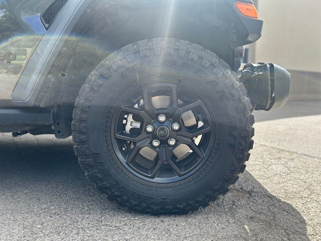 Used 2018 Granite Crystal Metallic Clearcoat Jeep Unlimited Rubicon image 2