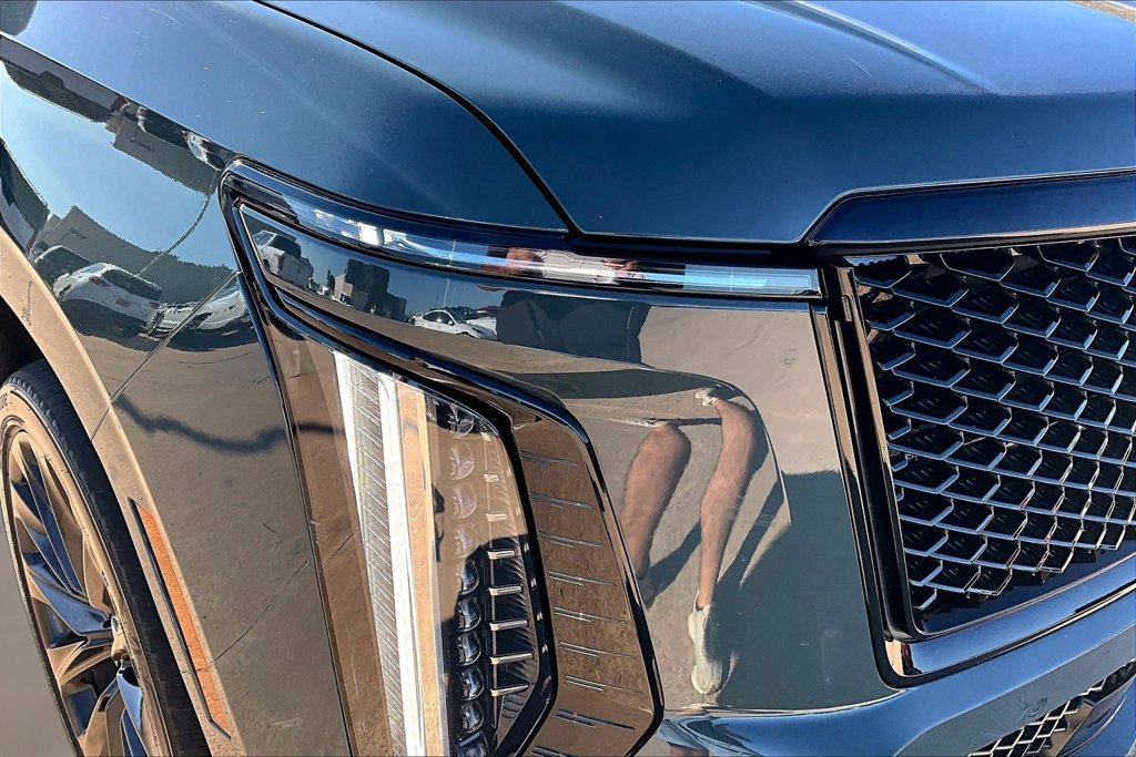 Used 2025 Green Cadillac V-Series image 32